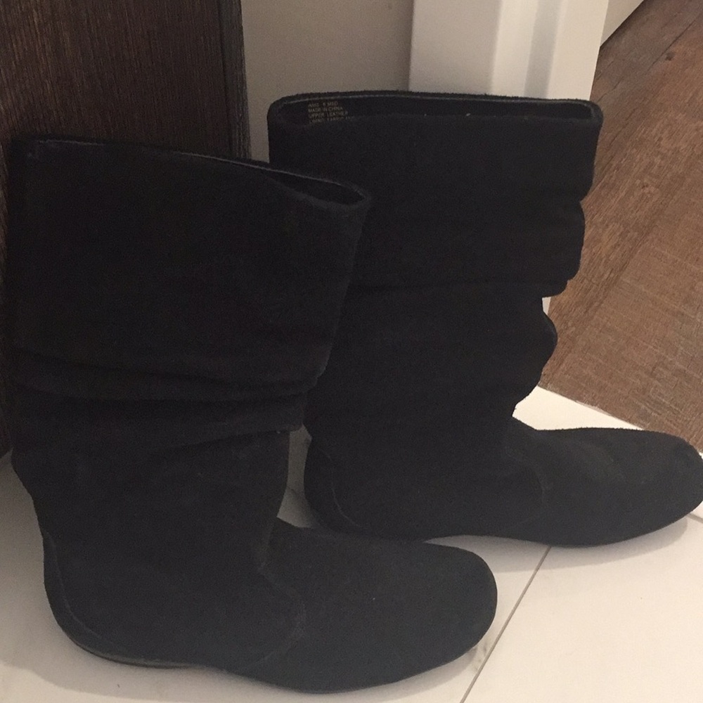 Naturalized suede slouch boots